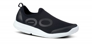 White / Black Oofos OOmg Sport Low Shoe | 13UIPTFLG