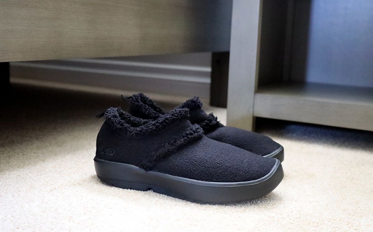 Black Oofos OOcoozie Low Shoe | 13XNHOGSP