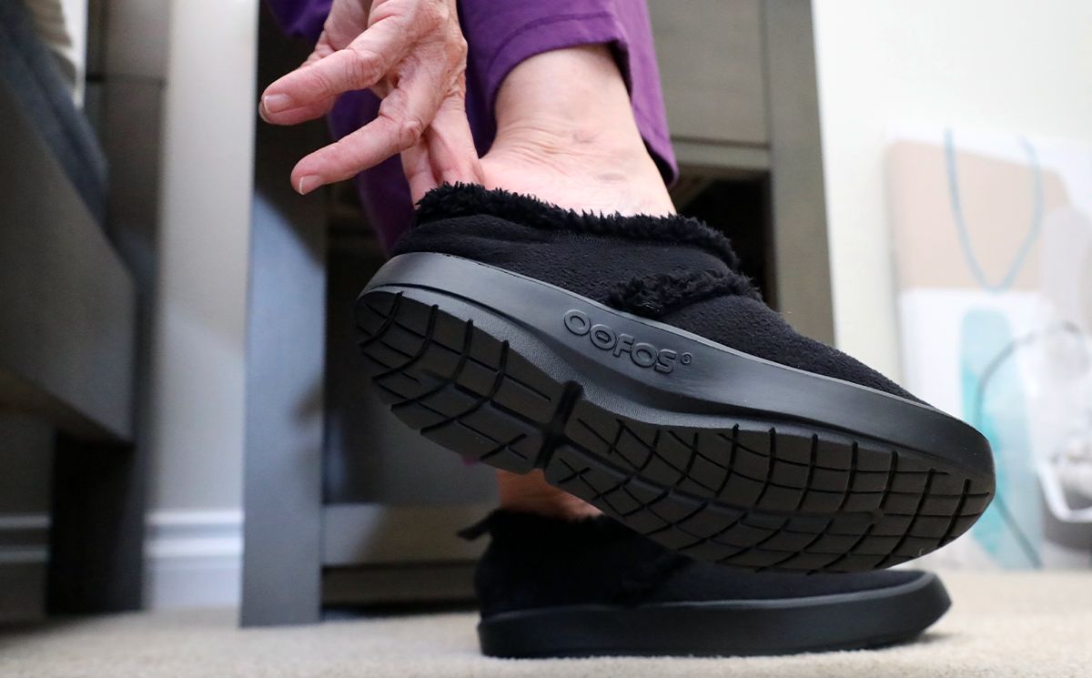 Black Oofos OOcoozie Low Shoe | 13XNHOGSP