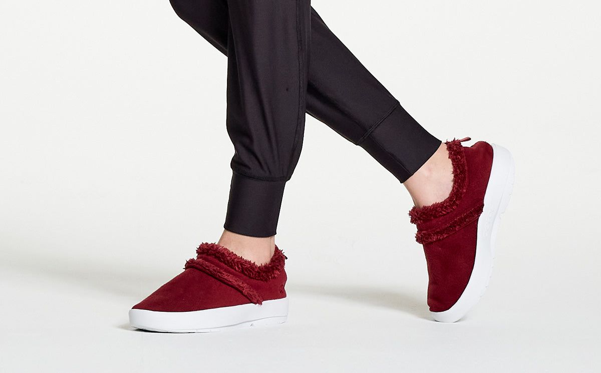 Dark Red Oofos OOcoozie Low Shoe | 57FLREXCA