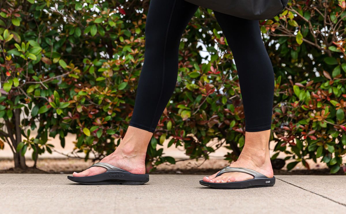 Latte Oofos OOlala Luxe Sandal | 81GADENLV