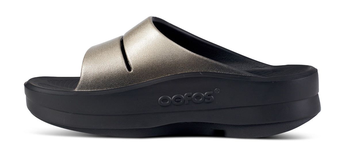 Latte Oofos OOmega OOahh Luxe Sandal | 29MGBPATL