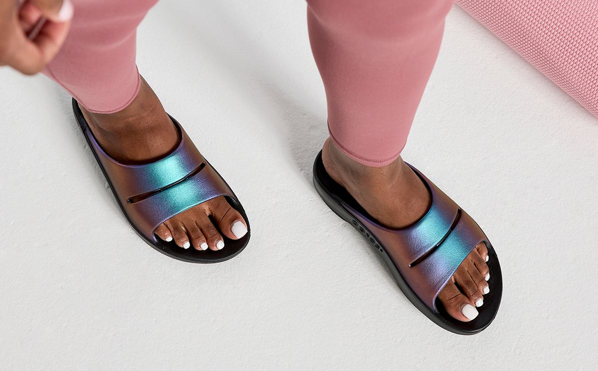 Midnight Spectre Oofos OOahh Luxe Slide Sandal | 94BGMAWFP