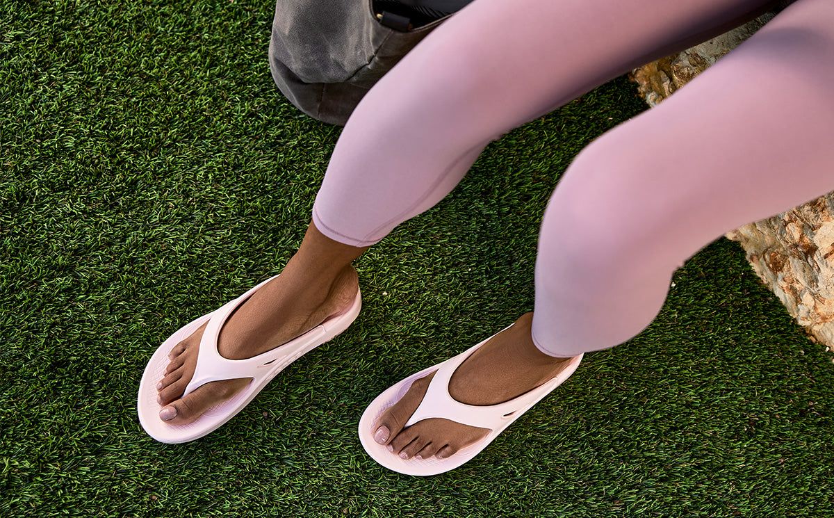 Pink Oofos OOriginal Sandal | 38SGAKPXI