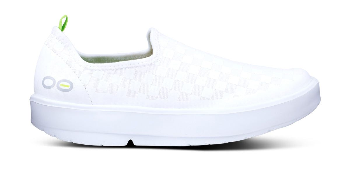 White Oofos OOmg eeZee Low Shoe | 35TAVSWBN