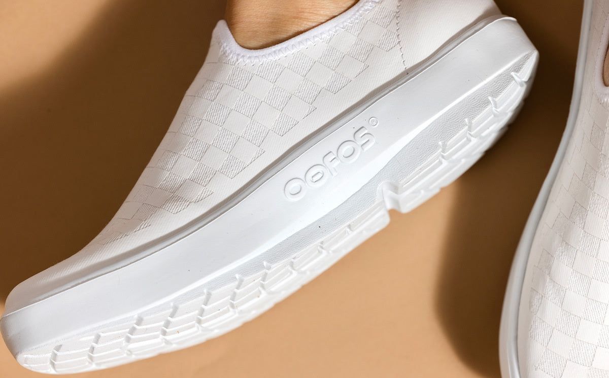 White Oofos OOmg eeZee Low Shoe | 35TAVSWBN