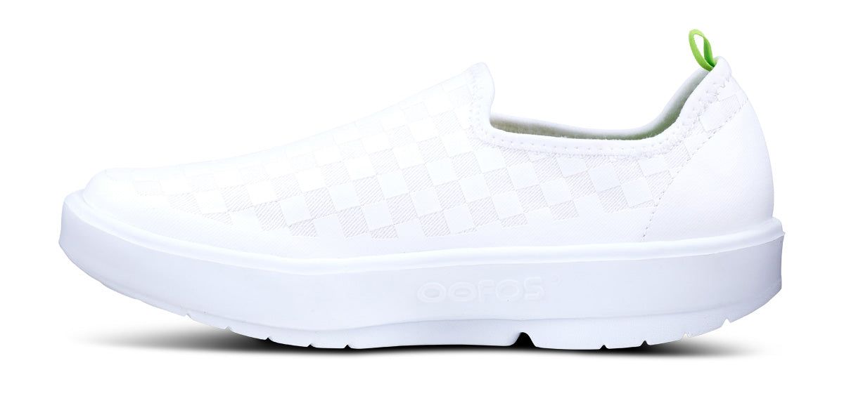 White Oofos OOmg eeZee Low Shoe | 35TAVSWBN