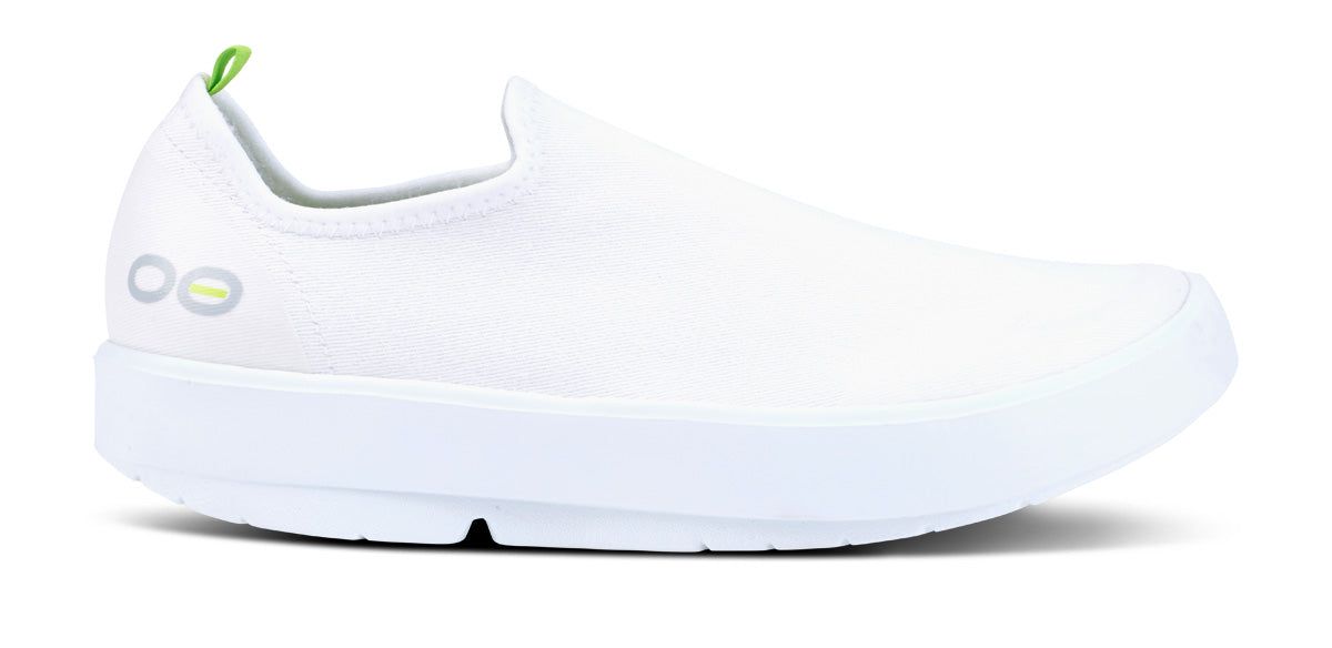 White Oofos OOmg eeZee Low Shoe | 68BFHPVCK