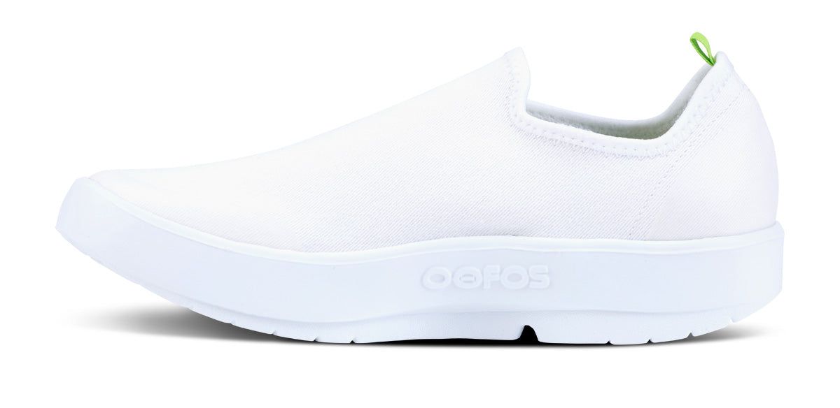 White Oofos OOmg eeZee Low Shoe | 68BFHPVCK