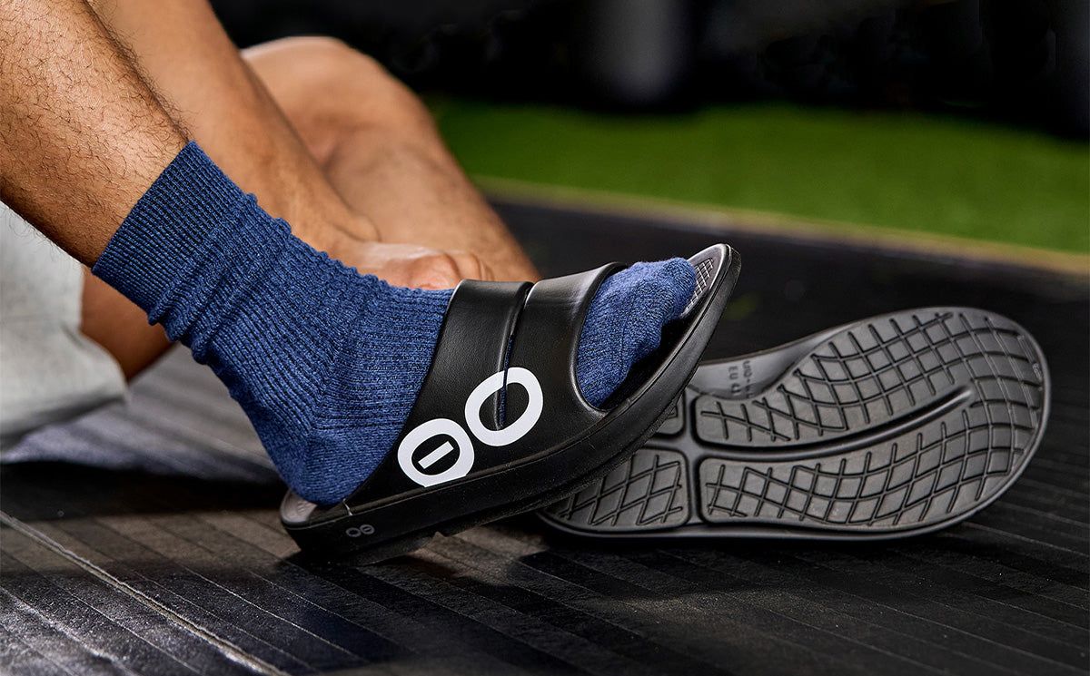 White / Black Oofos OOahh Sport Slide Sandal | 27YSROFGL