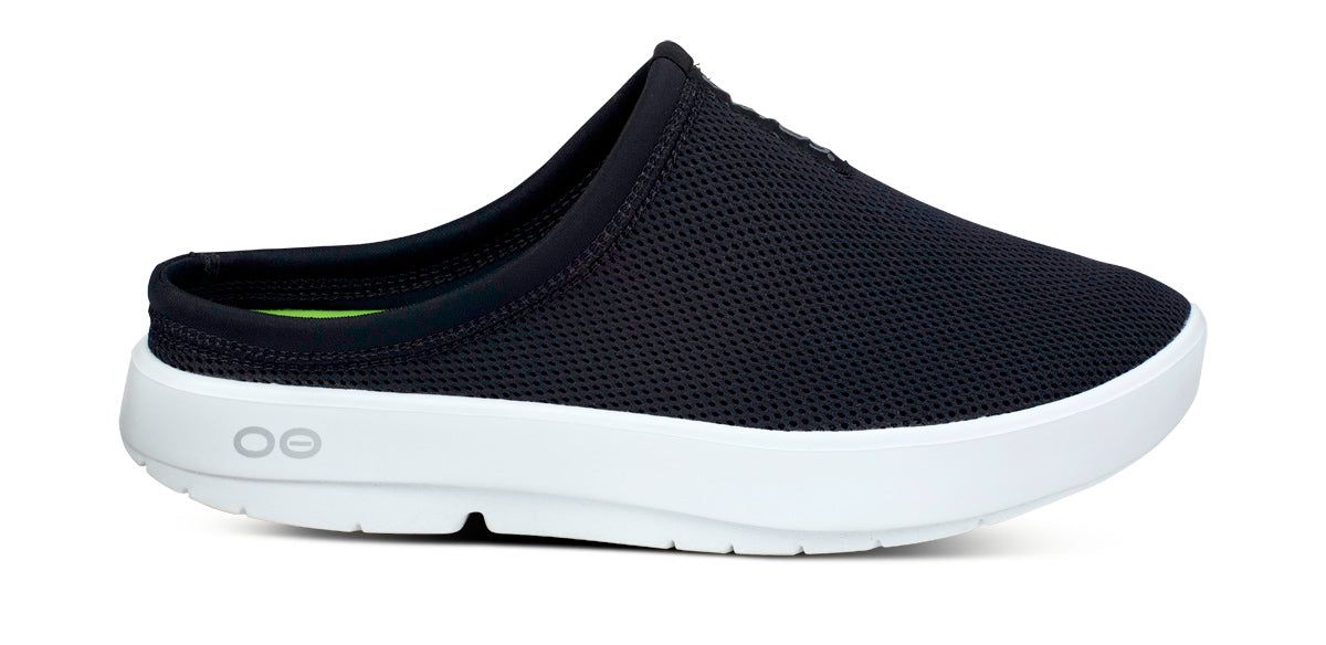 White / Black Oofos OOcoozie Sport Mule | 50IXEDYLZ