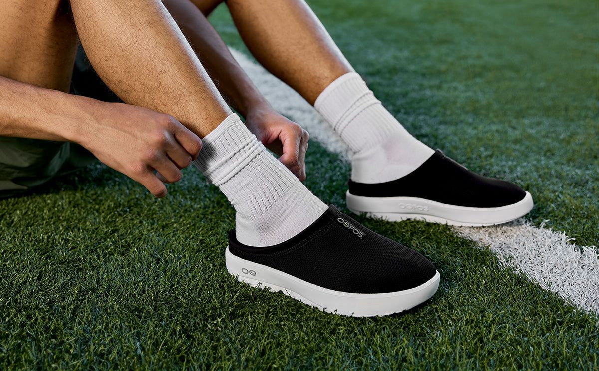 White / Black Oofos OOcoozie Sport Mule | 50IXEDYLZ
