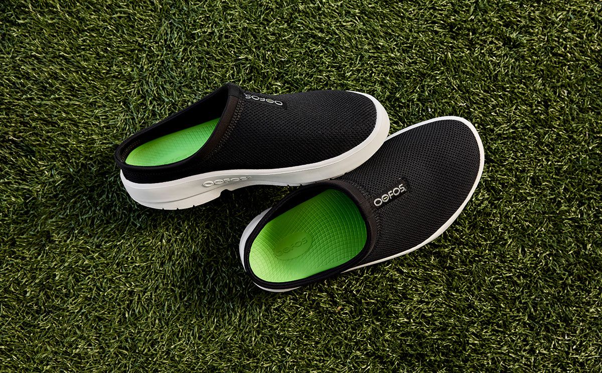 White / Black Oofos OOcoozie Sport Mule | 50IXEDYLZ