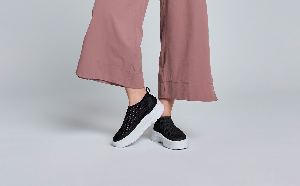 White / Black Oofos OOmega Chukka Shoe | 48QFUEMYN