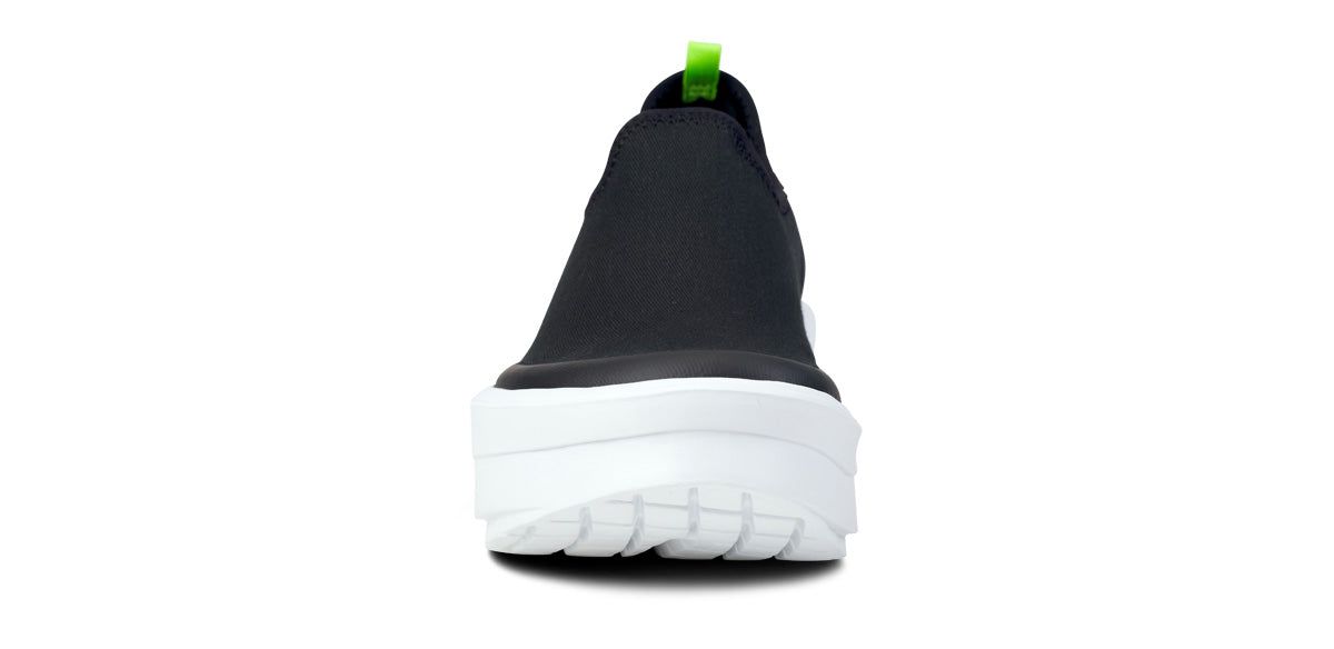 White / Black Oofos OOmega eeZee Low Shoe | 06YHDRXWV