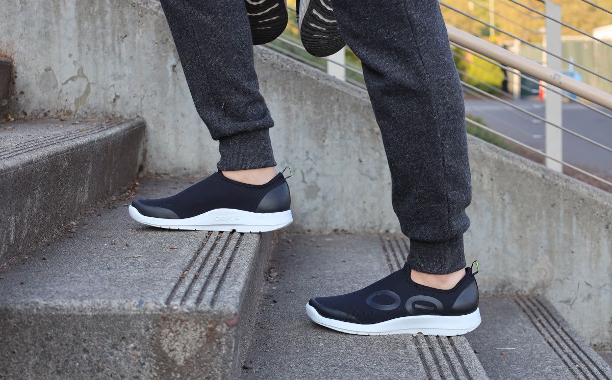 White / Black Oofos OOmg Sport Low Shoe | 13UIPTFLG