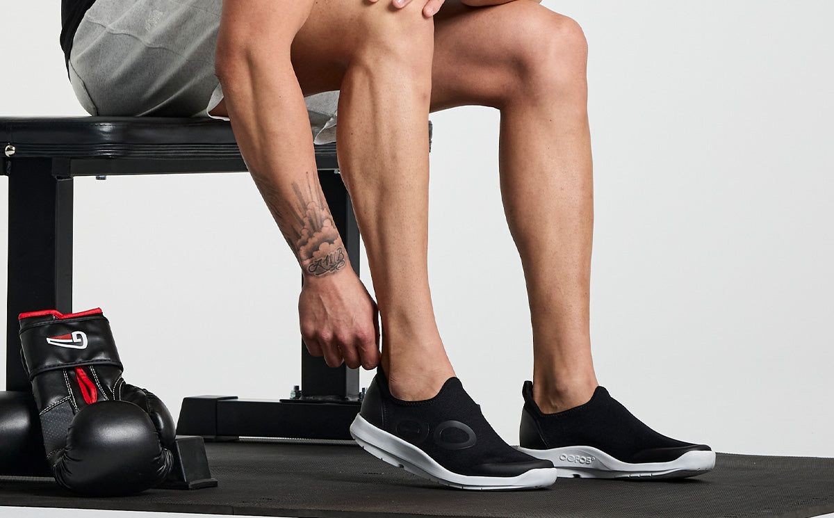 White / Black Oofos OOmg Sport Low Shoe | 13UIPTFLG