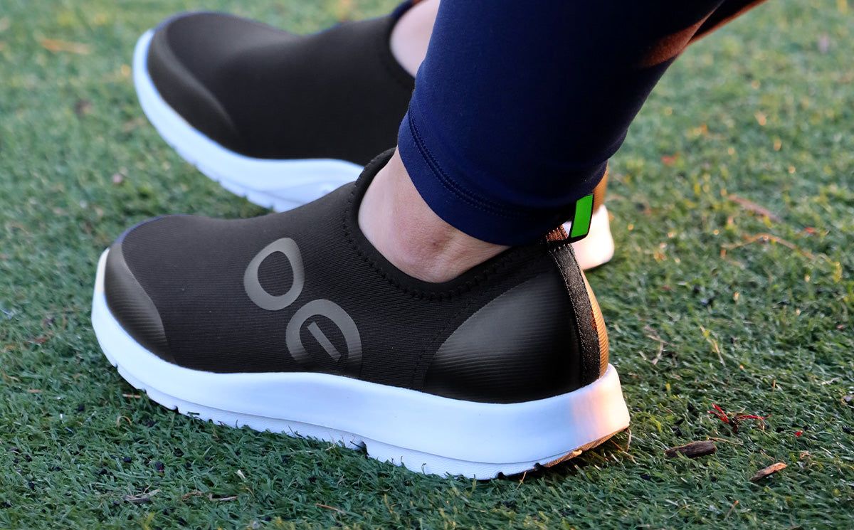 White / Black Oofos OOmg Sport Low Shoe | 47YSBEQFG