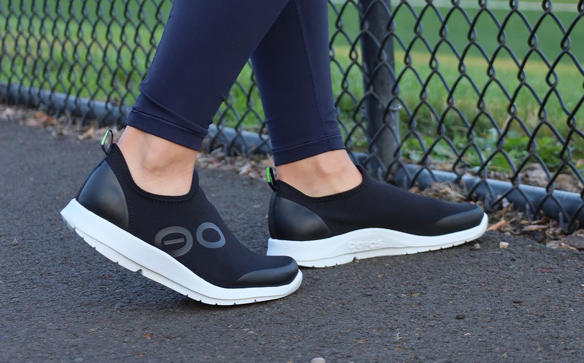 White / Black Oofos OOmg Sport Low Shoe | 47YSBEQFG