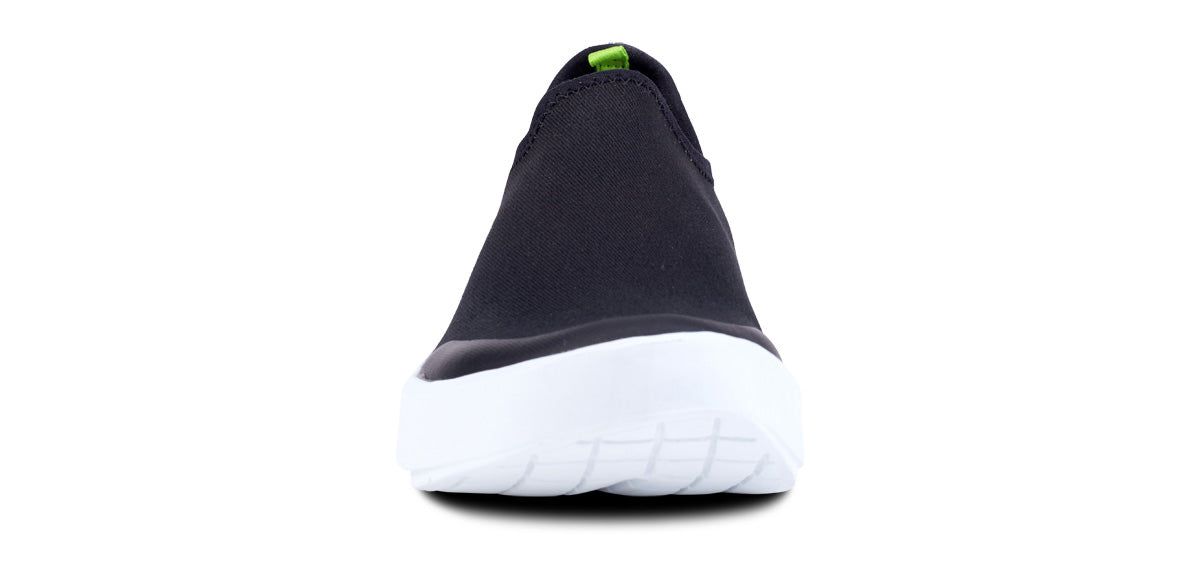 White / Black Oofos OOmg eeZee Low Shoe | 07VBFQNRY