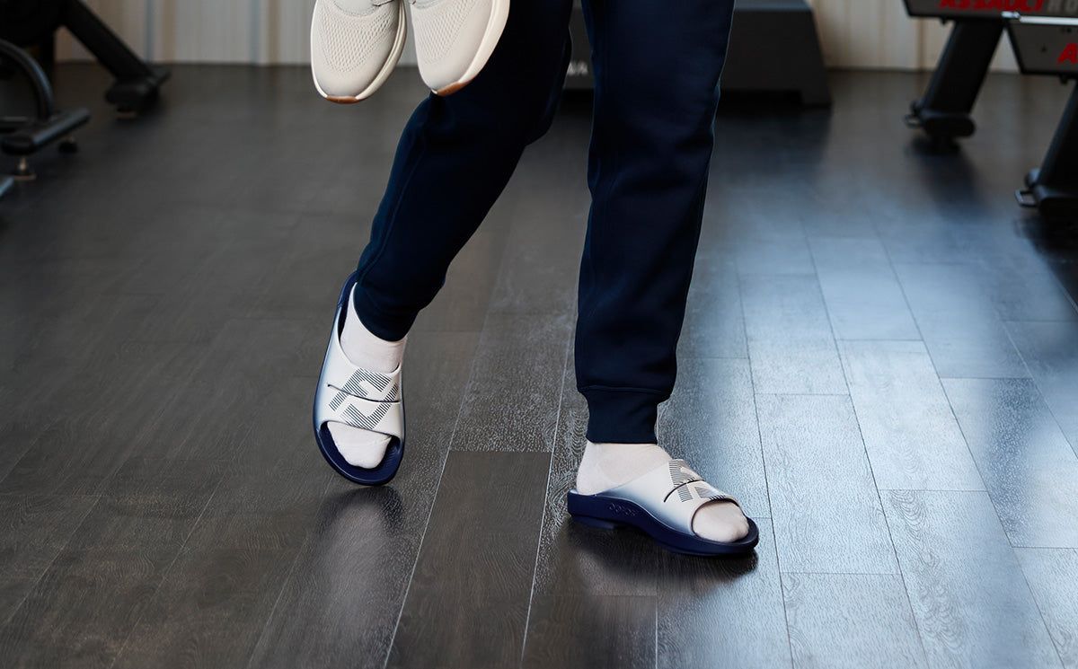 White / Navy Oofos OOahh Sport Slide Sandal | 58MEKOXWG