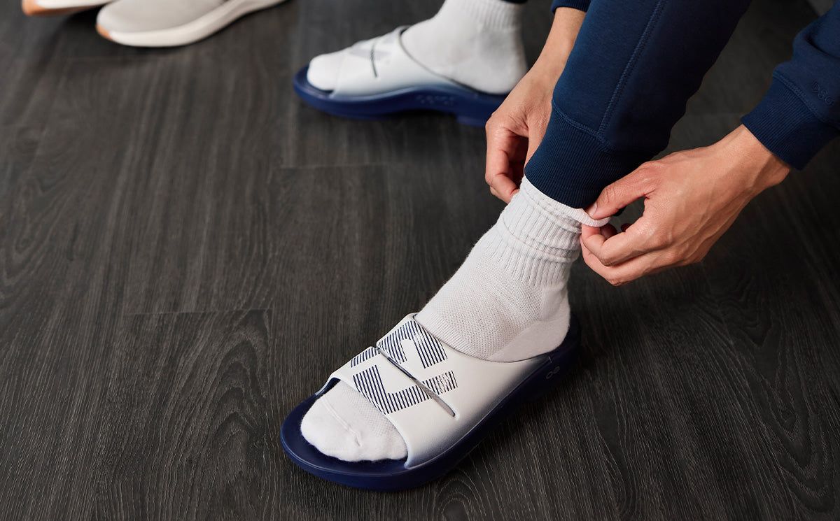 White / Navy Oofos OOahh Sport Slide Sandal | 58MEKOXWG