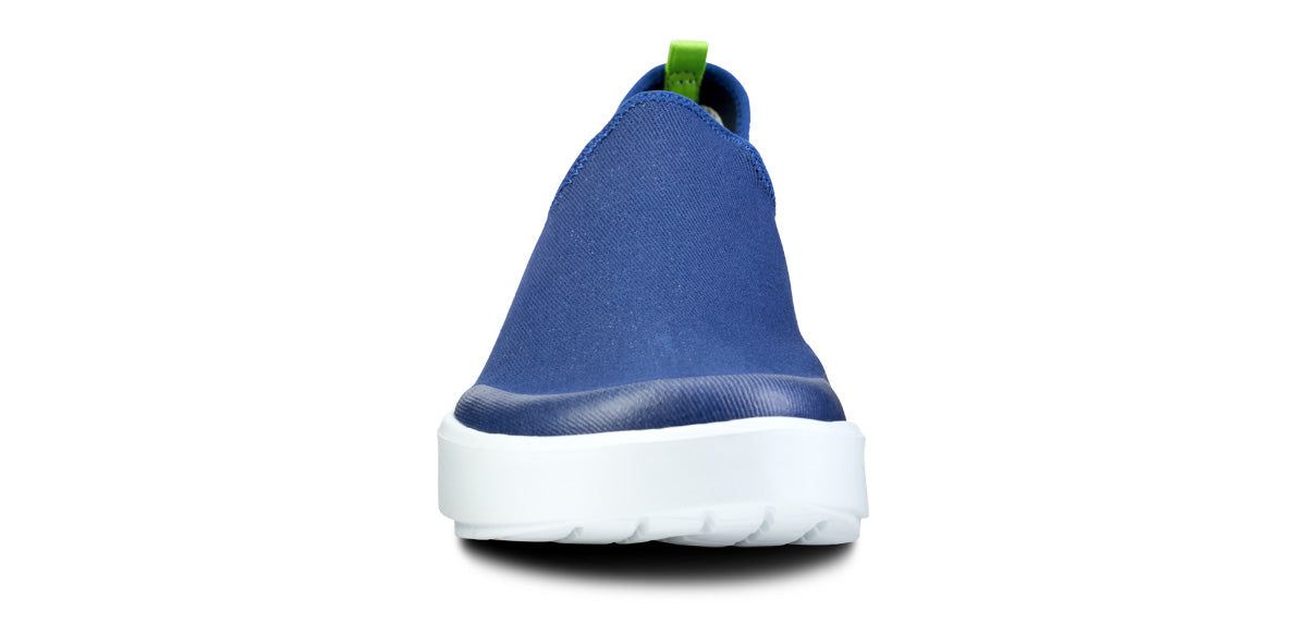 White / Navy Oofos OOmg eeZee Low Shoe | 54UOLCQFY