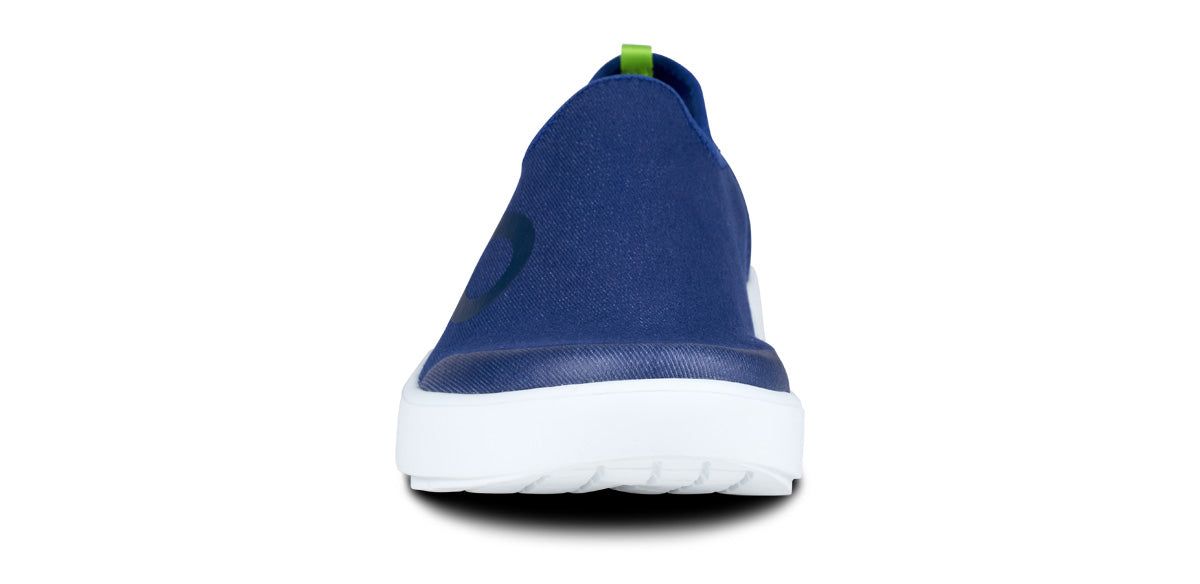 White / Navy Oofos OOmg eeZee Low Shoe | 91VDOLKBR