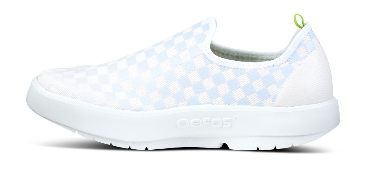 White / Purple Oofos OOmg eeZee Low Shoe | 91ZCFBYDW