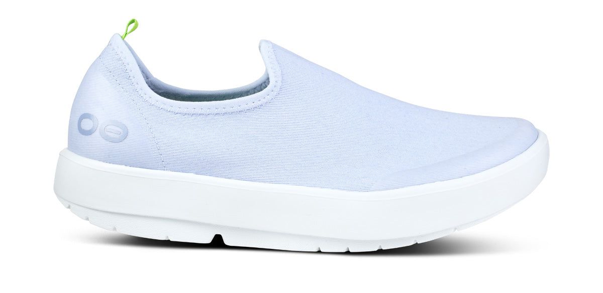 White / Purple Oofos OOmg eeZee Low Shoe | 87ADSURCO