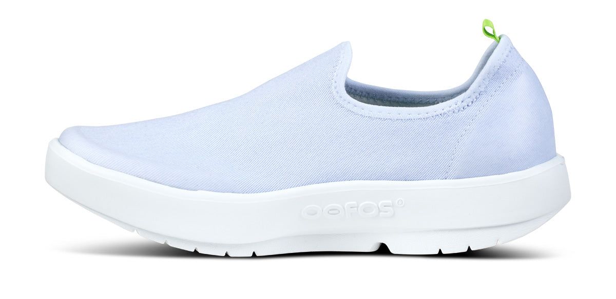 White / Purple Oofos OOmg eeZee Low Shoe | 87ADSURCO